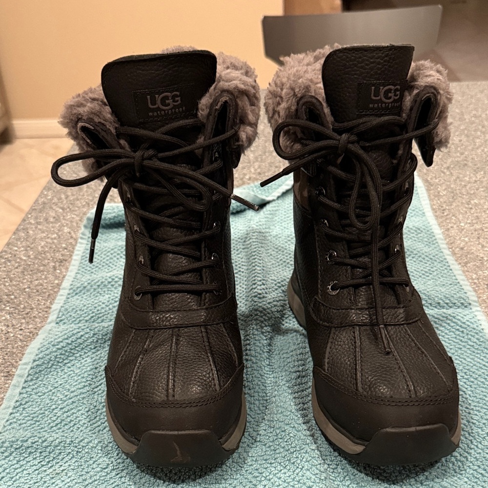 UGG Adirondack Boot III. 7.5 - Picture 7 of 10